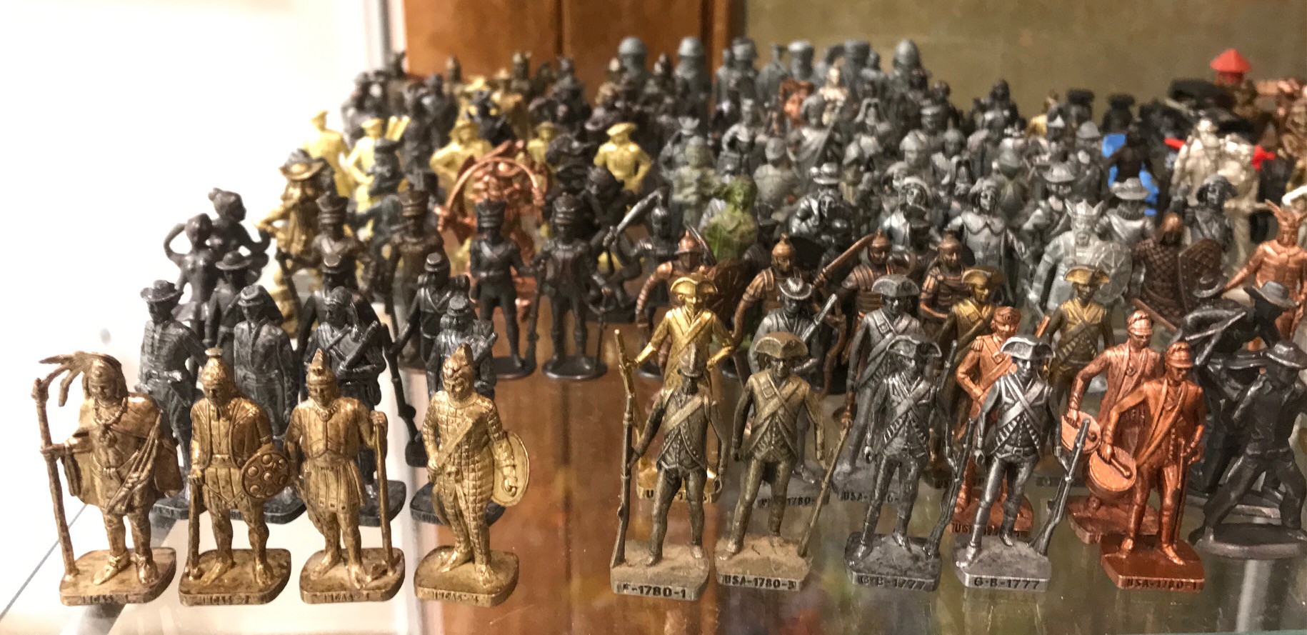 kovoví vojáci z tuzexových kinder vajíček