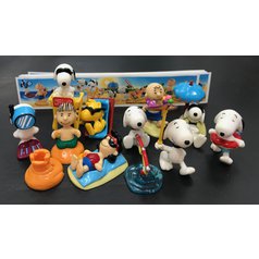 SADA SNOOPY JAPONSKO , NA PLÁŽI, 10 FIGUREK, 10 PAPÍRKŮ